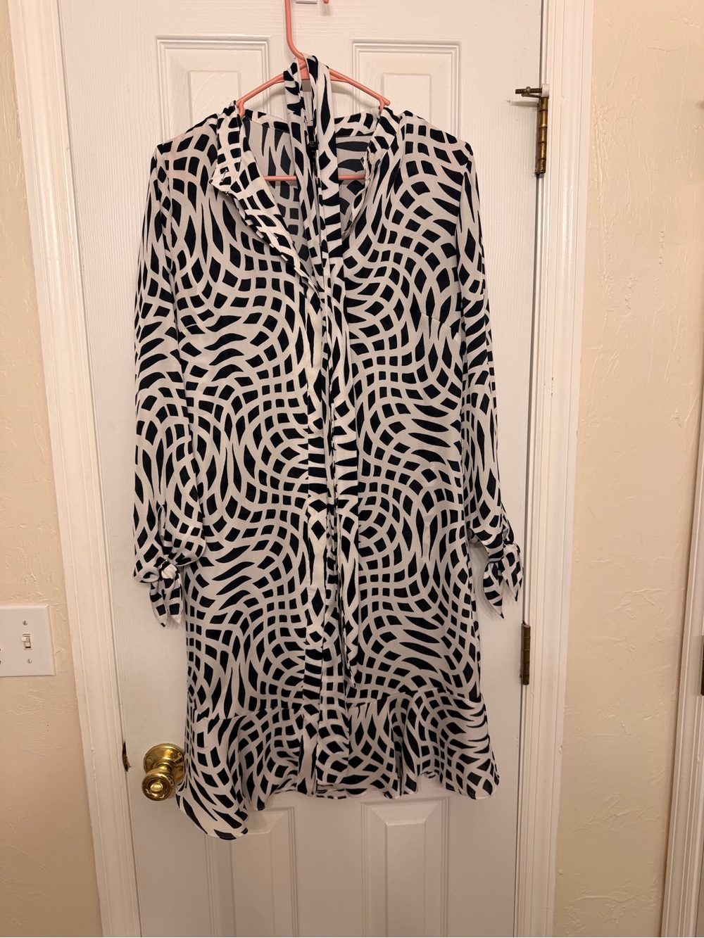 Laundry by Shelli Segal Black White Abstract Tie Waist Dress